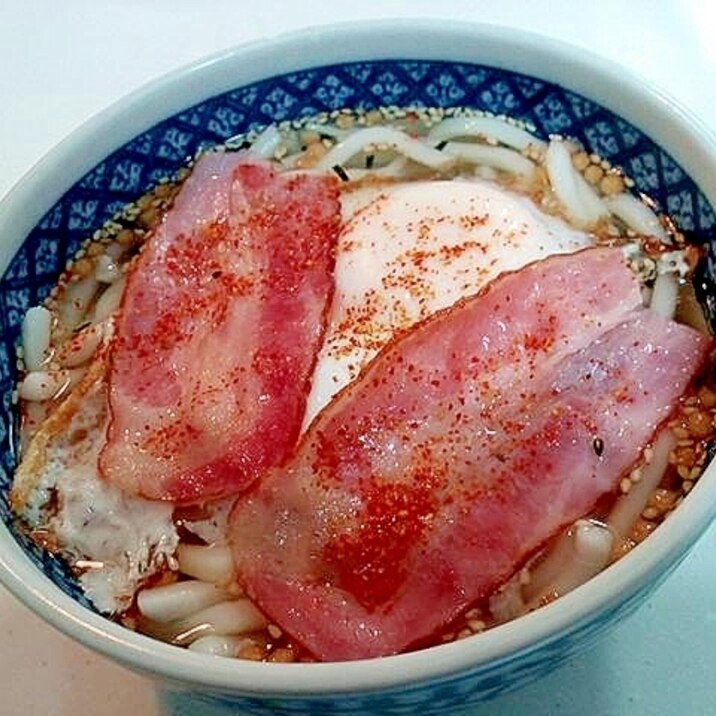 お茶漬けの素で　ベーコン卵うどん